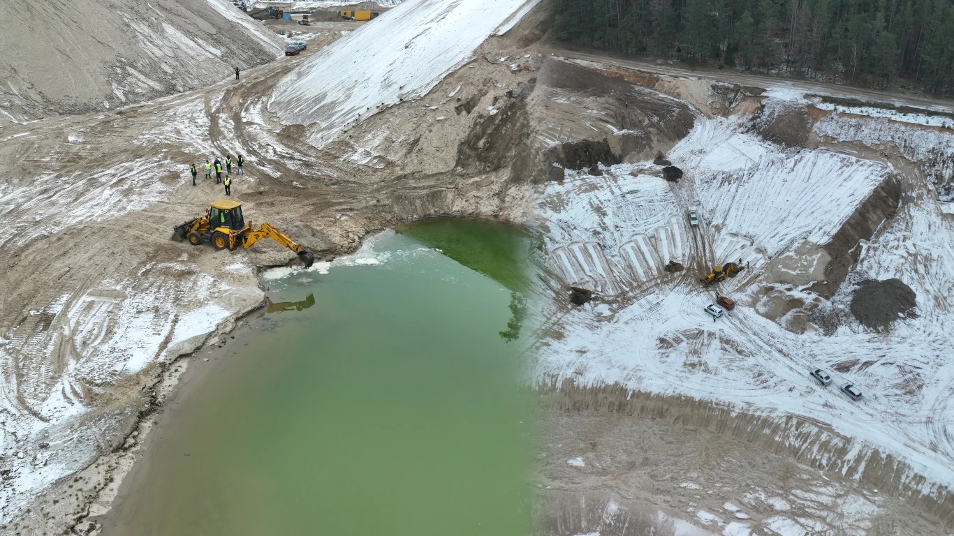 WIOŚ Gdańsk nałożył 2 mln zł kary na właściciela żwirowni. Miał on przywrócić teren do stanu naturalnego. Tymczasem zakopał na nim 25 tys. ton odpadów komunalnych WIOŚ Gdańsk nałożył 2 mln zł kary na właściciela żwirowni. Miał on przywrócić teren do stanu naturalnego. Tymczasem zakopał na nim 25 tys. ton odpadów komunalnych