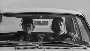 Scena z filmu "Matka siedzi z tyłu"