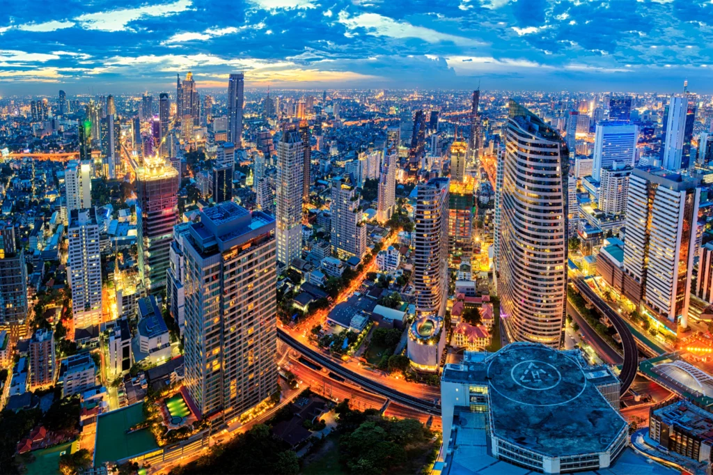 Bangkok jest stolicą Tajlandii, chętnie odwiedzaną przez polskich turystów