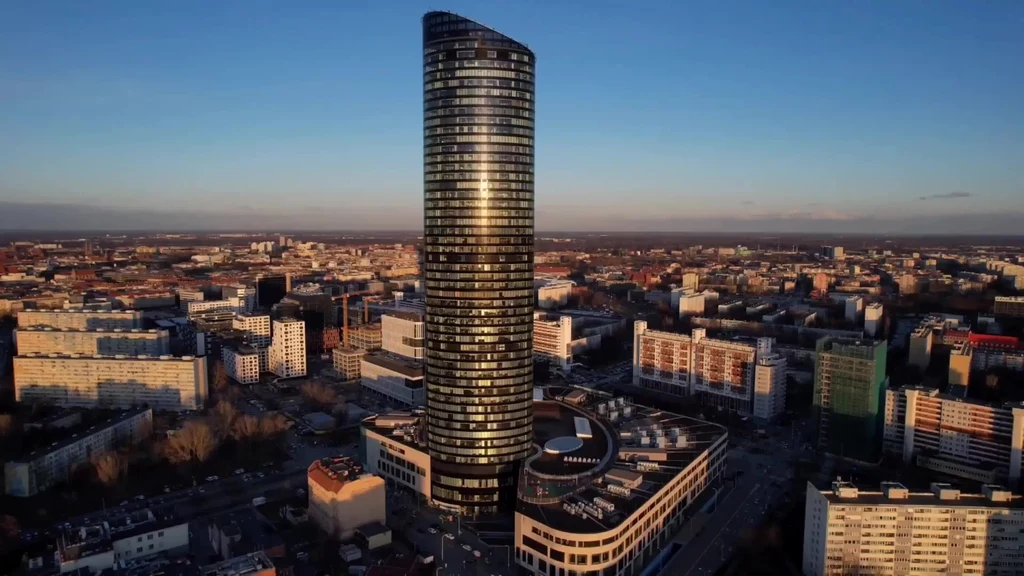 Sky Tower to jeden z najwyższych budynków w Polsce