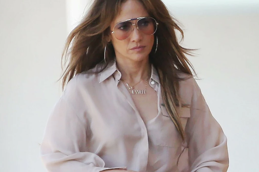 Jennifer Lopez często eksponuje zgrabną sylwetkę