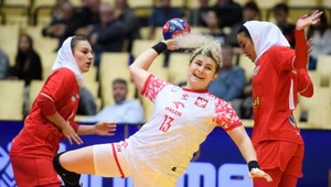 Sylwia Matuszczyk między reprezentantkami Iranu