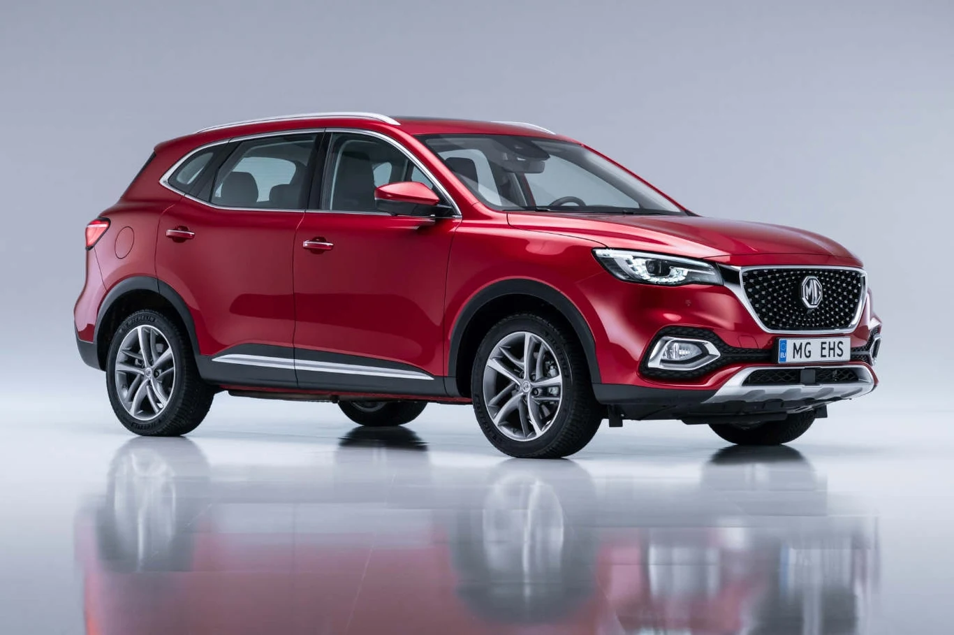 MG HS ma 4,6 metra długości i konkuruje z Kią Sportage czy Nissanem Qashqaiem