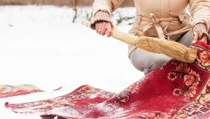 Tak zimą trzepały dywany nasze babcie. Sekret tkwi w jednym szczególe