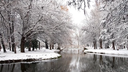 IMGW przedstawił prognozy synoptyczne na grudzień. Wynika z nich, że pojawi się prawdziwa zima, jednak w połowie miesiąca nadejdzie ocieplenie
