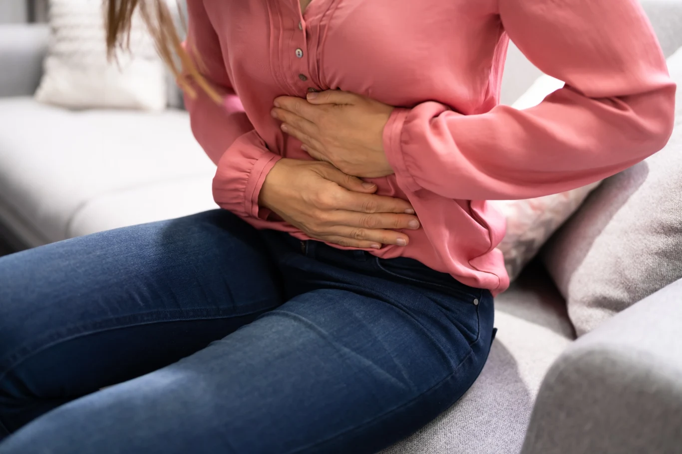 Bolesne skurcze żołądka, mdłości, a także gorączka to mogą być objawy zakażenia pasożytem