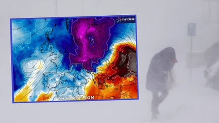 W sobotę potężne śnieżyce nawiedzą południową część Polski. IMGW wydało alerty trzeciego stopnia. W niedzielę z kolei przyjdzie silny mróz
