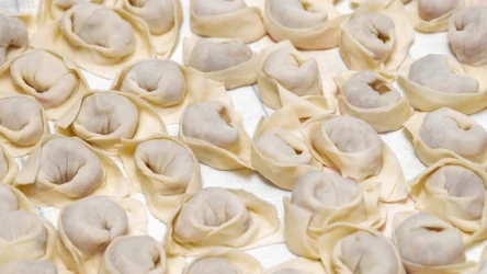 ​Nie dolewaj do ciasta gorącej wody. Zrób to, a uszka więcej się nie rozkleją