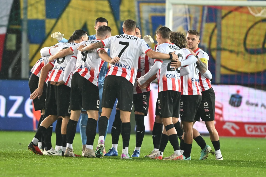 Comarch przejmuje Cracovię. Na zdj. piłkarze Cracovii w meczu ze Śląskiem Wrocław