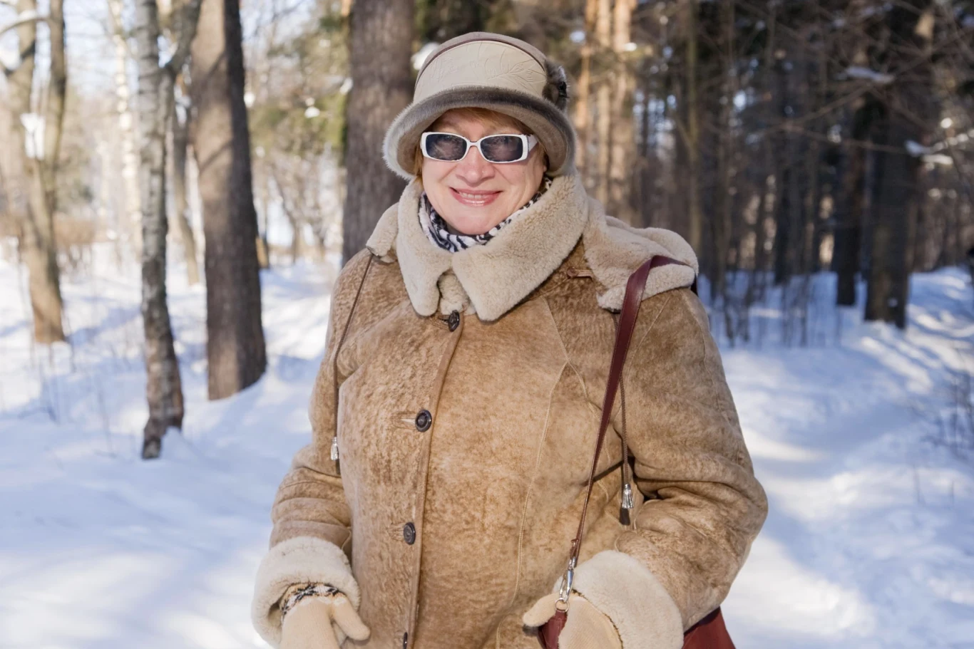 Kożuchy i płaszcze obszyte ciepłym futerkiem były szalenie modne w PRL-u, a teraz znów wracają do łask Kożuchy i płaszcze obszyte ciepłym futerkiem były szalenie modne w PRL-u, a teraz znów wracają do łask