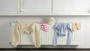 Suszysz pranie na kaloryferze? Przeczytaj, a więcej tego nie zrobisz