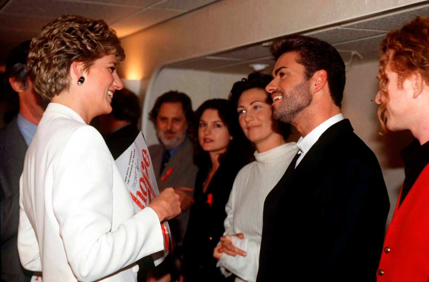 Księżna Diana na spotkaniu z Georgem Michaelem w 1985 roku Księżna Diana na spotkaniu z Georgem Michaelem w 1985 roku