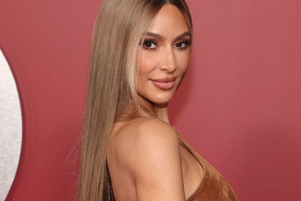 Kim Kardashian zaskoczyła jednym zdjęciem w ślubnym gorsecie 