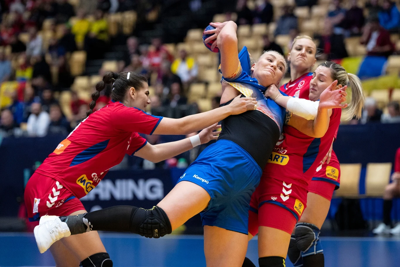 Rumuńska obrotowa Crina Pintea powstrzymywana przez Serbki