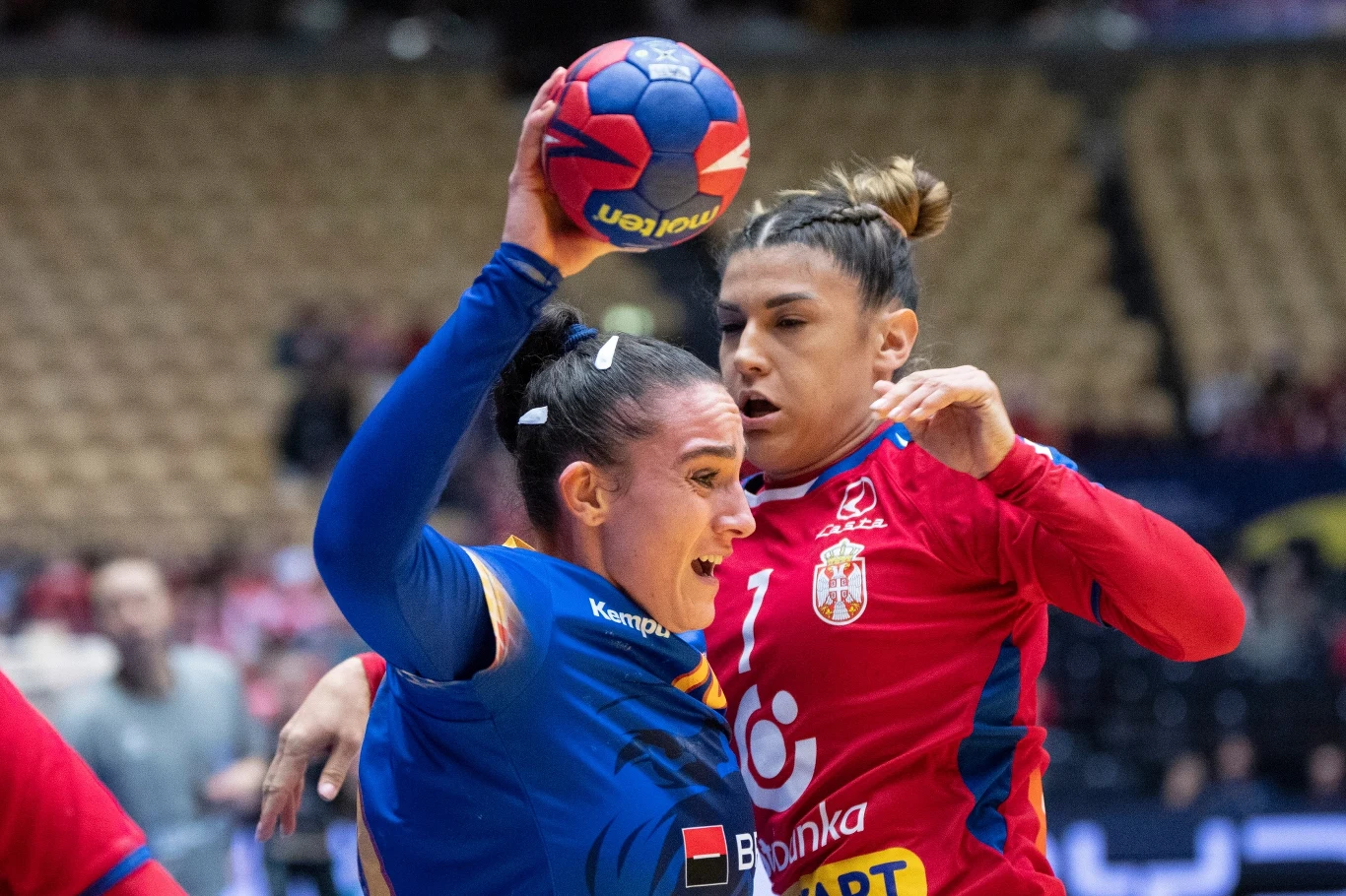 Atakuje Andreea Popa, broni Aleksandra Vukajlović
