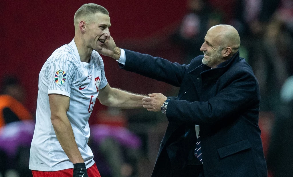 Jakub Piotrowski i selekcjoner Michał Probierz 