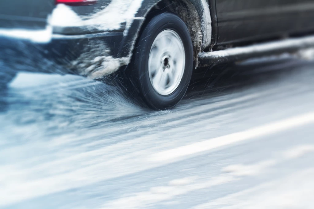 Mandat za drift na parkingu może słono kosztować