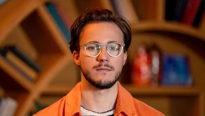 Kajtek (Jakub Dmochowski) odżył na odwyku i wygląda naprawdę świetnie