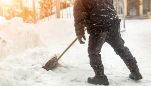Jest duża grupa osób, które nie powinny zabierać się za odśnieżanie, może być dla nich niebezpieczne