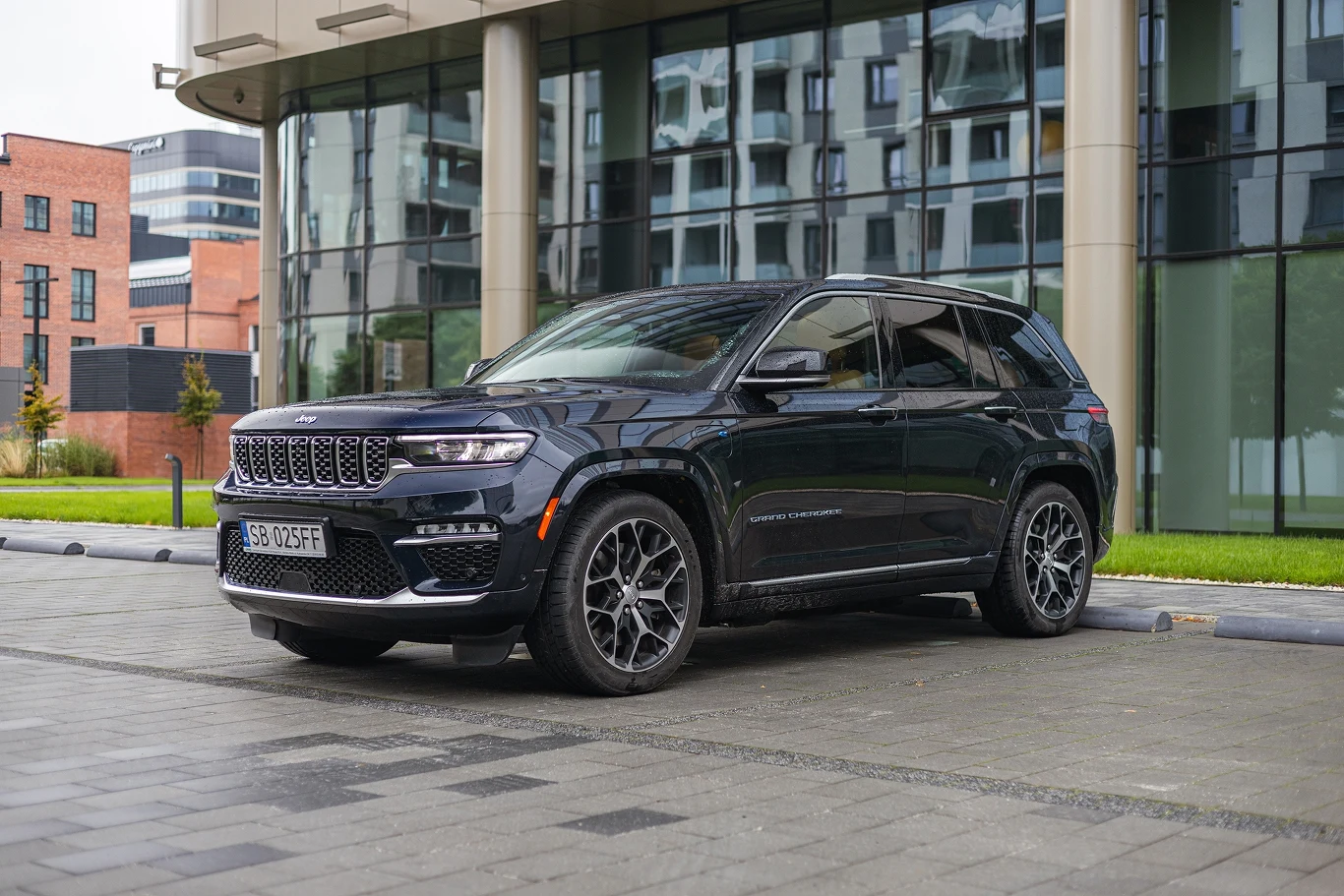 Jeep Grand Cherokee 4xe znika ze sprzedaży. Jeep Grand Cherokee 4xe