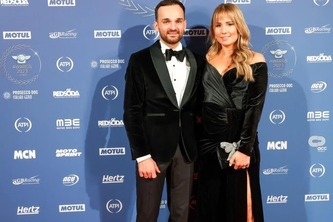 Bartosz Zmarzlik z żoną Sandrą na Gali FIM Awards 2023.