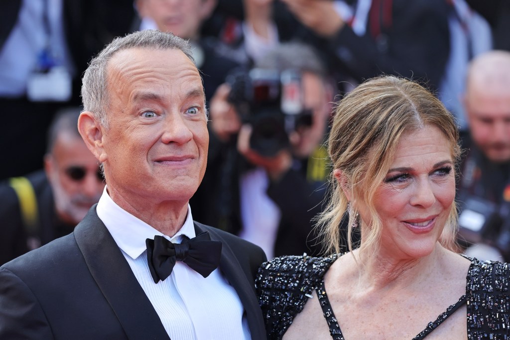 Tom Hanks u boku żony Rity Wilson podczas festiwalu w Cannes 2023