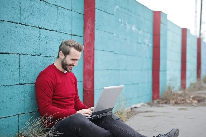 61% uczestników ankiety Forbes Insight włączyło AI do działań mających związek z tworzeniem stron internetowych