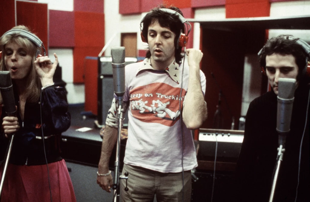 Linda McCartney, Paul McCartney i Denny Laine podczas prac nad albumem