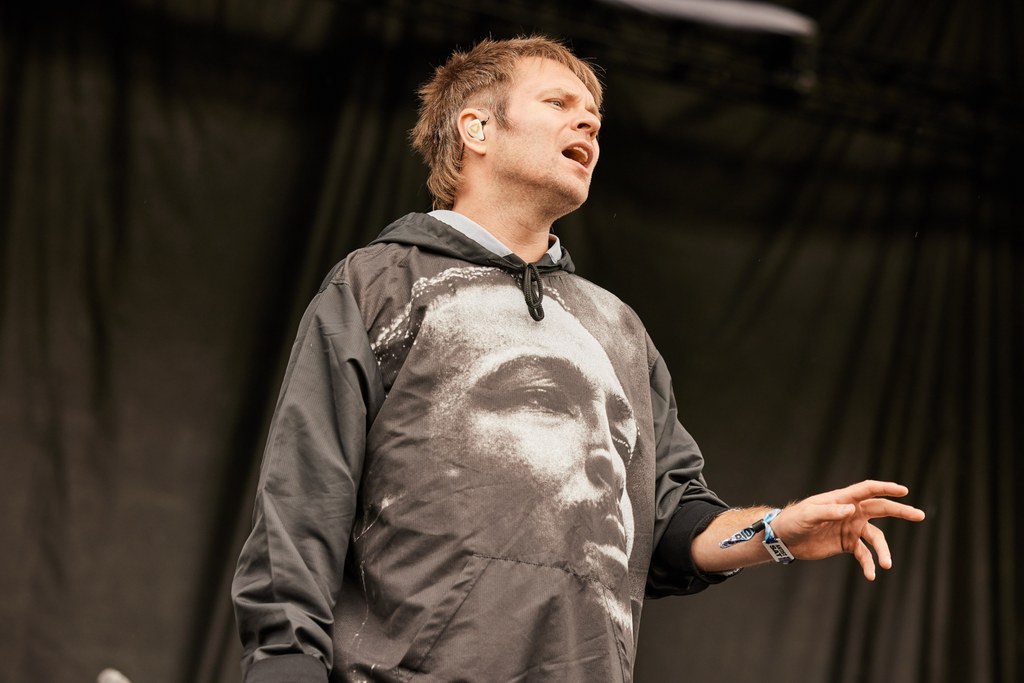 Rou Reynolds (Enter Shikari) w akcji