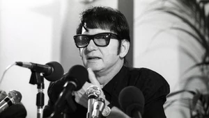 Roy Orbison na konferencji prasowej w listopadzie w Belgii. Muzyk zmarł niecałe trzy tygodnie później