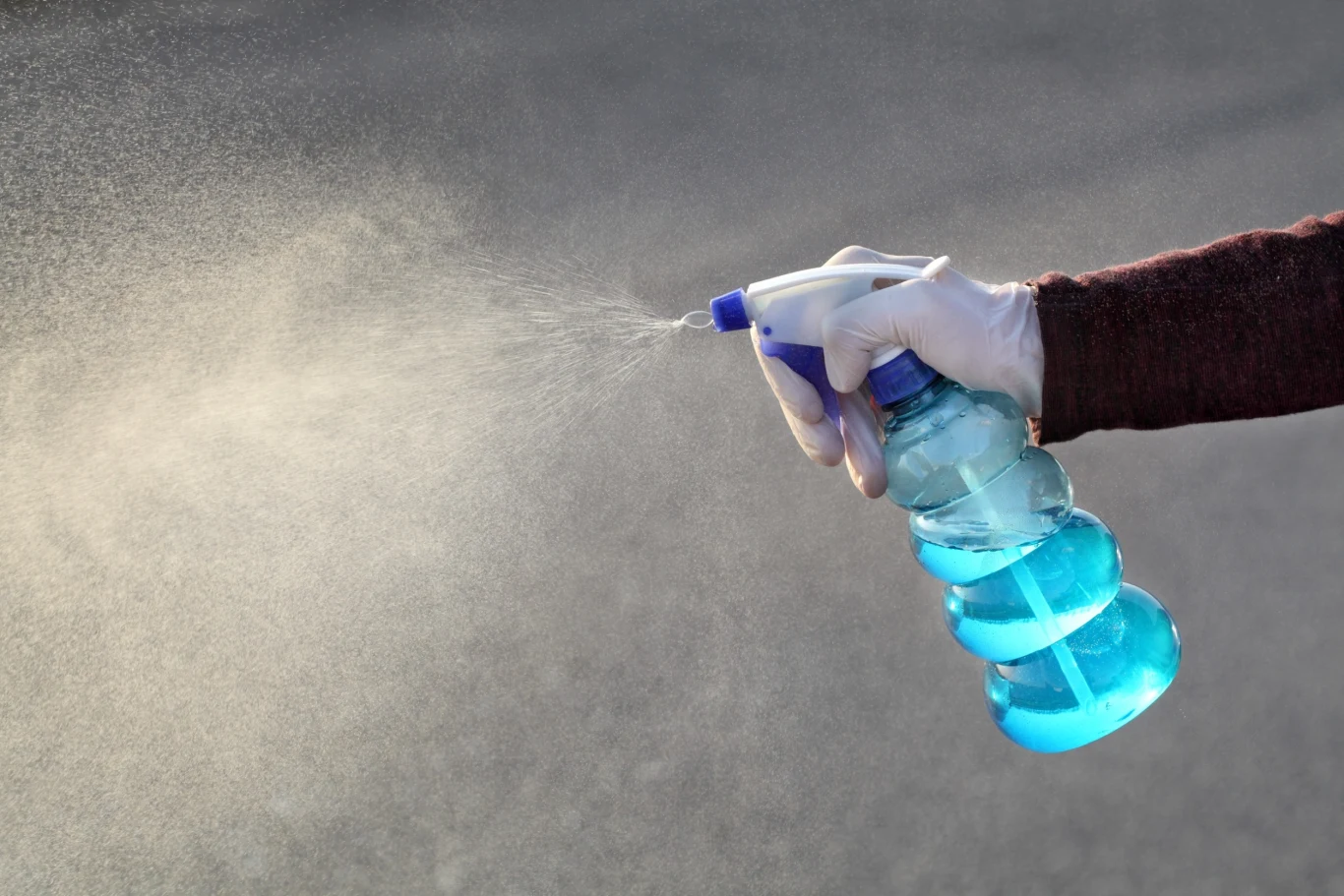 Odmrażacz przygotujesz z wykorzystaniem octu, spirytusu salicylowego i płynu do naczyń