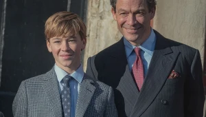 Senan West (William) i Dominic West (książę Karol) w piątym sezonie "The Crown"