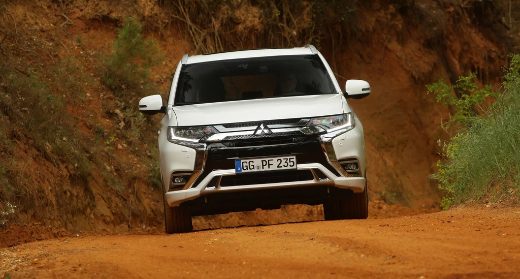 Mitsubishi Outlander III generacji to SUV przestronny i komfortowy, ale nie szybki