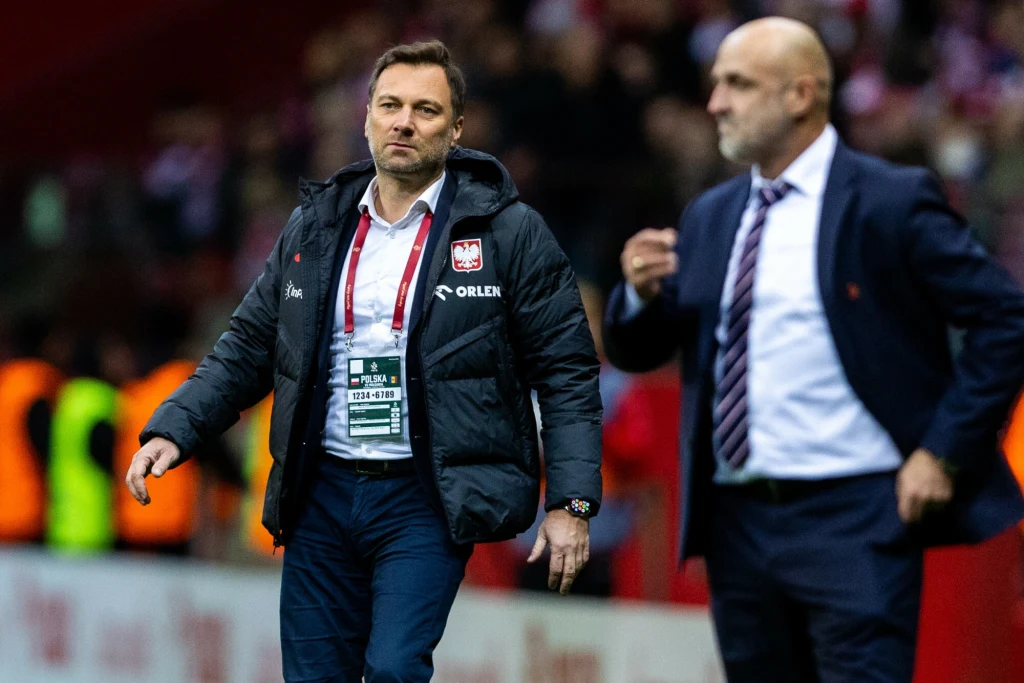 Jakub Kwiatkowski, obok selekjconer Michał Probierz Jakub Kwiatkowski, obok selekjconer Michał Probierz