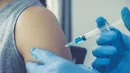 Dzięki szczepionkom uratowano przynajmniej 2,5 miliona osób. Ich skuteczność była jednak przeceniana - twierdzi ekspert medycyny i epidemiologii