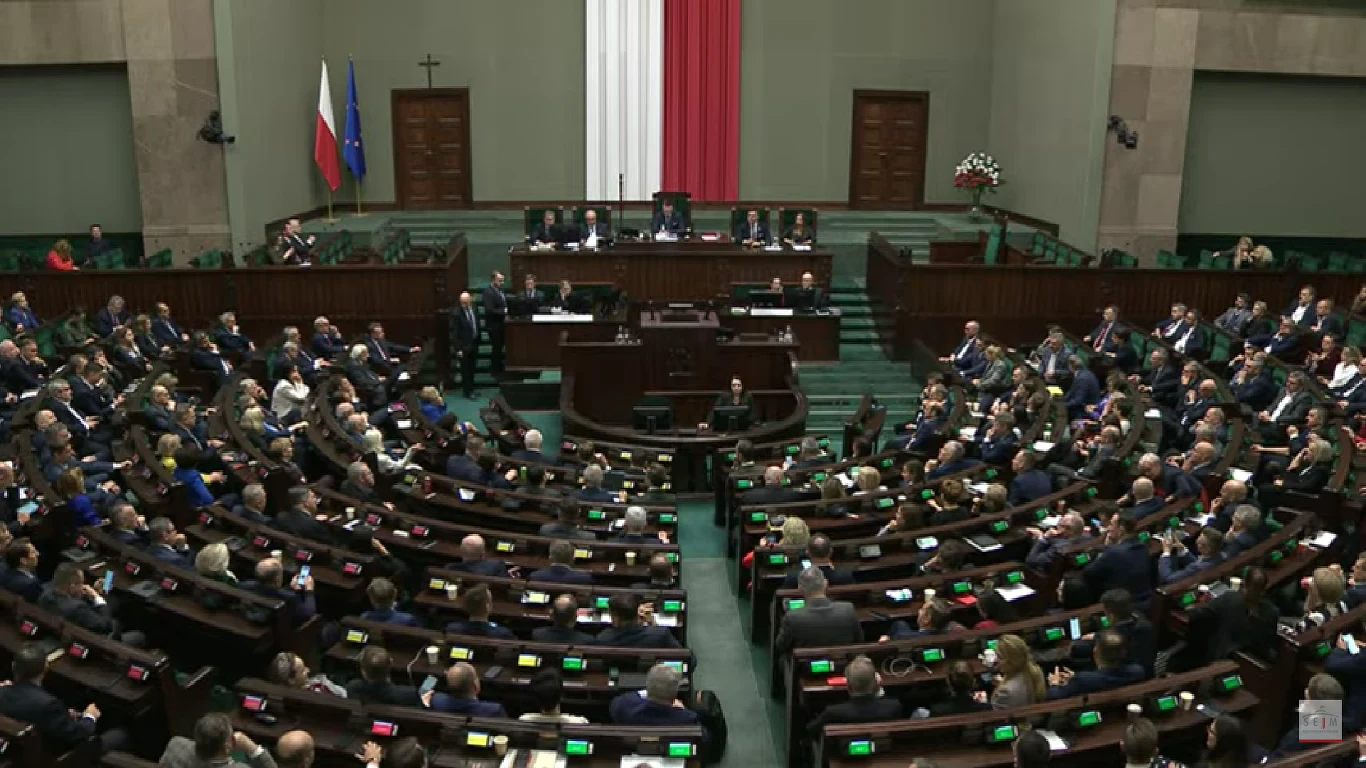 Gdyby wybory do Sejmy odbywały się w najbliższą niedzielę, Koalicja Obywatelska przegrałaby z Prawem i Sprawiedliwością Sejm rozpatrzył ustawy dotyczące cen energii