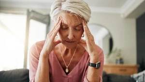 Menopauza to nie tylko uderzenia gorąca. Mogą wystąpić też te objawy
