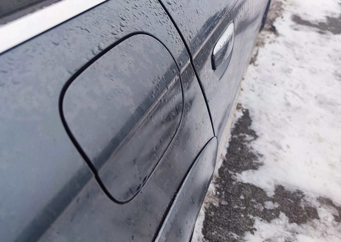 Mocne mrozy mogą doprowadzić do zamarznięcia klapki wlewu paliwa. Mocne mrozy mogą doprowadzić do zamarznięcia klapki wlewu paliwa.