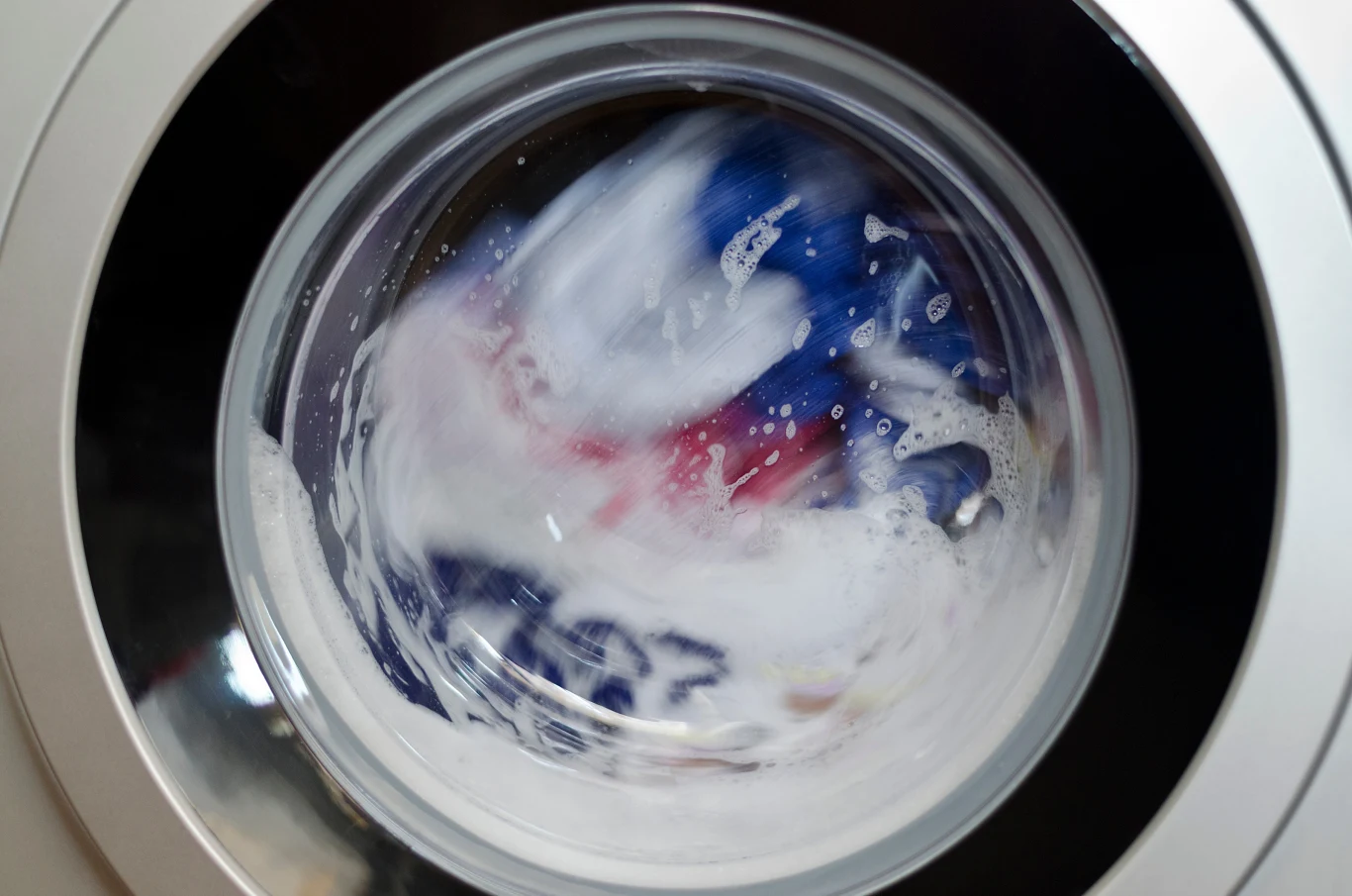 Zastanawiasz się, dlaczego twoja pralka "skacze" podczas wirowania". Przyczyn może być kilka Zastanawiasz się, dlaczego twoja pralka "skacze" podczas wirowania". Przyczyn może być kilka