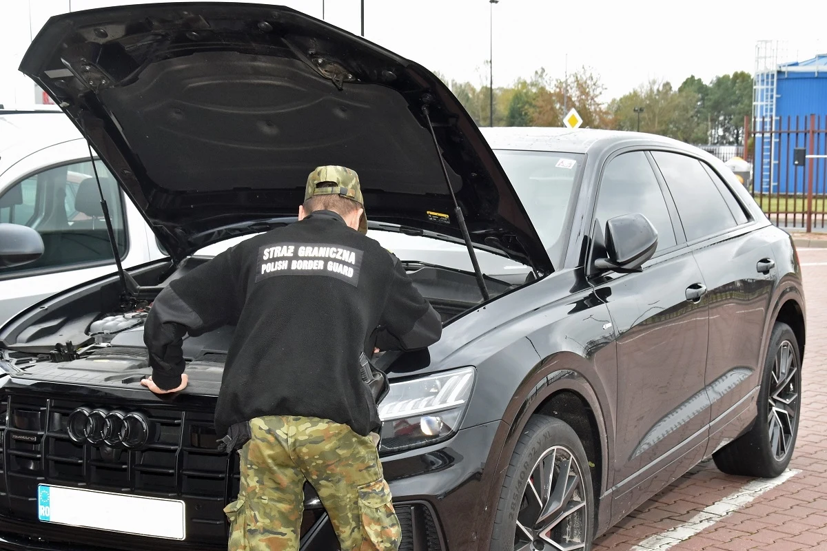 Rosja zamienia się w złodziejską dziuplę. Władze chcą legalizacji kradzieży samochodów. | Fot. ilustracyjna Ilustracja przedstawiająca temat legalizacji kradzionych samochodów w Rosji.