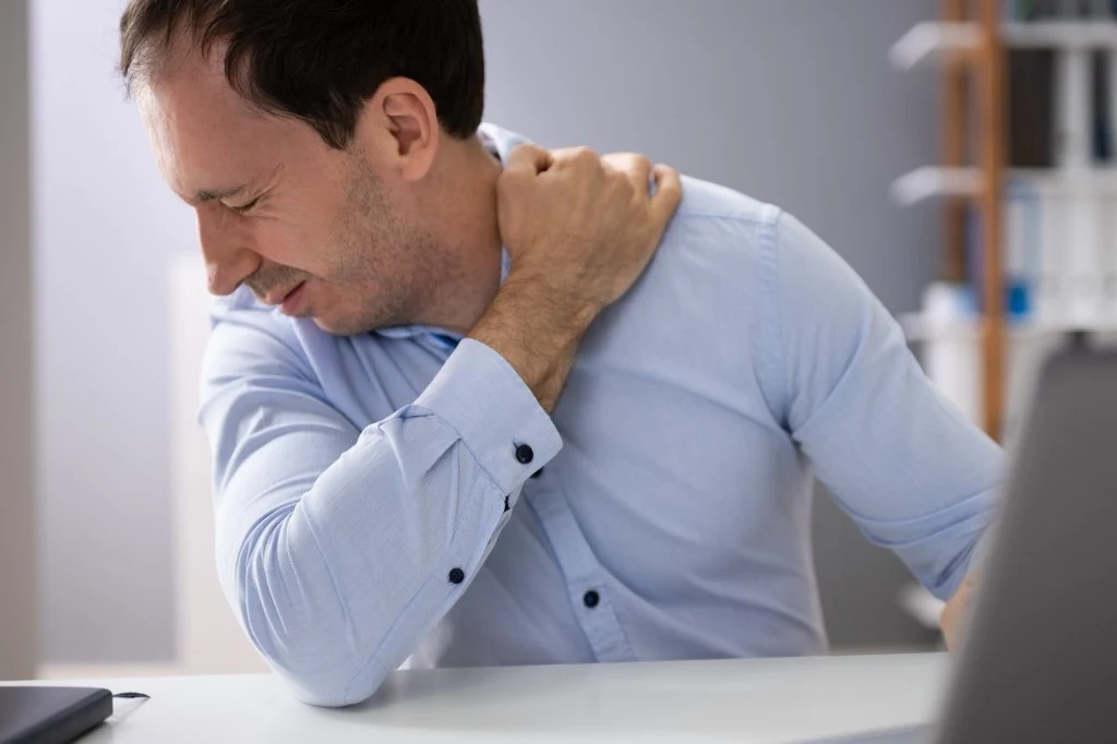 Półpasiec objawia się bólem w okolicy nerwu czuciowego Półpasiec objawia się bólem w okolicy nerwu czuciowego