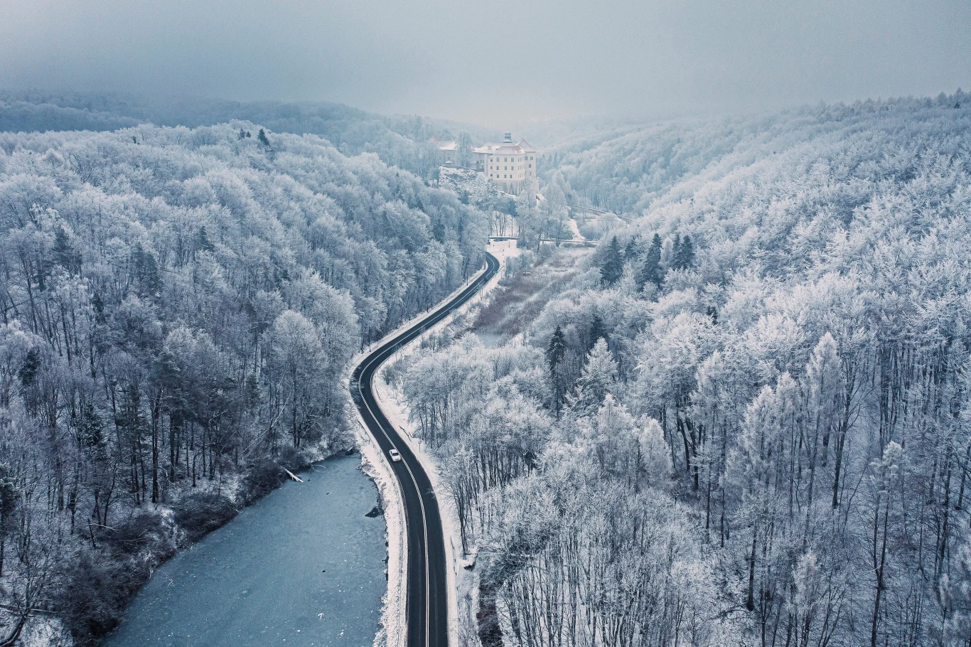 Ojców leży w dolinie prądnika Ojców leży w dolinie prądnika