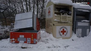 Utknął w kontenerze na elektrośmieci. Okazało się, że był poszukiwany listem gończym 