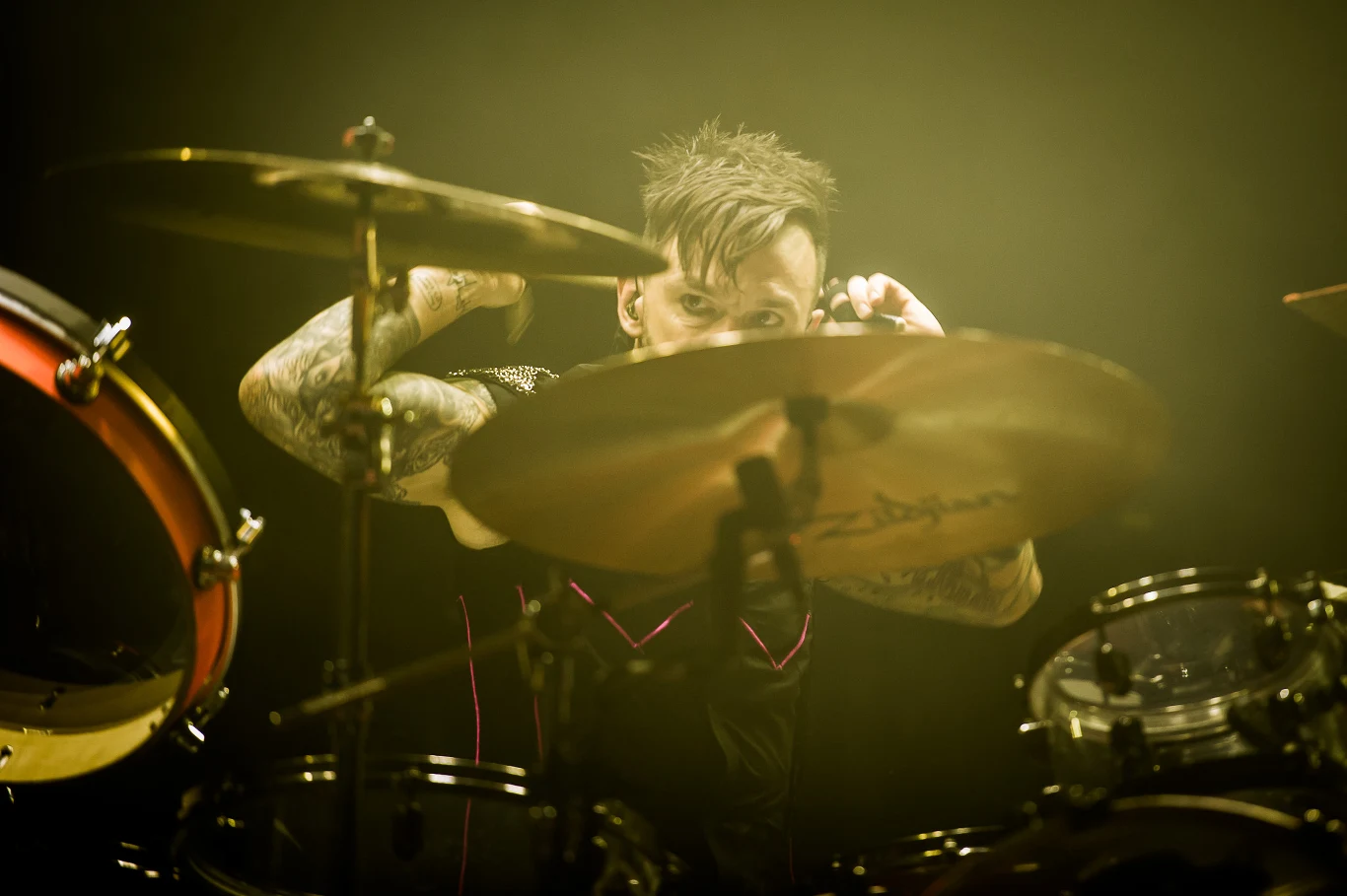 Perkusista koncertowy The Prodigy, Leo Crabtree. Występuje z grupą od 2008 roku.
