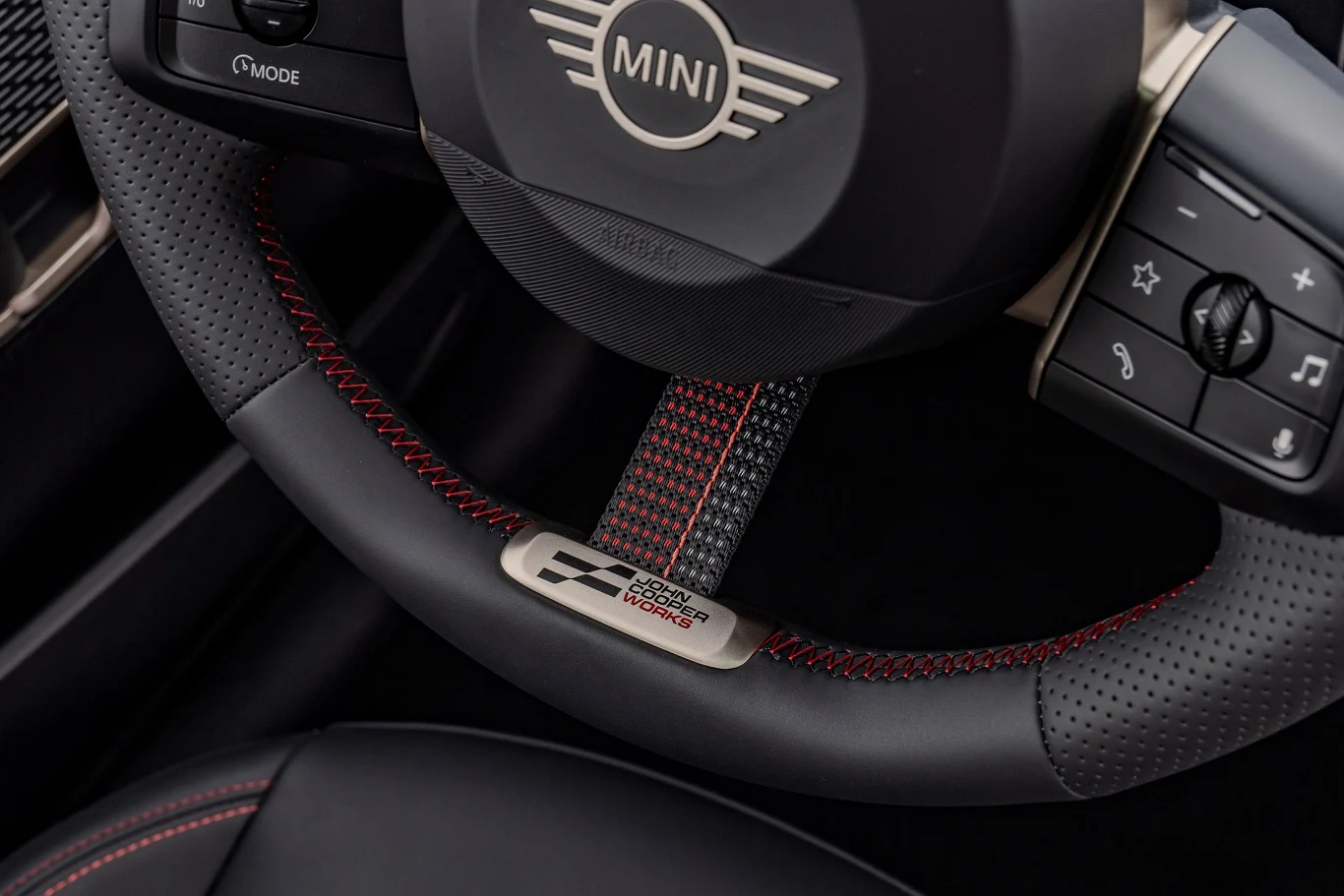 Nowe Mini Cooper SE John Cooper Works