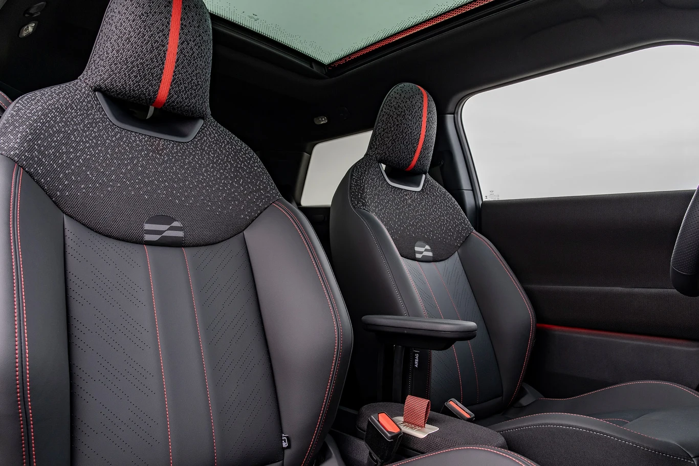 Nowe Mini Cooper SE John Cooper Works