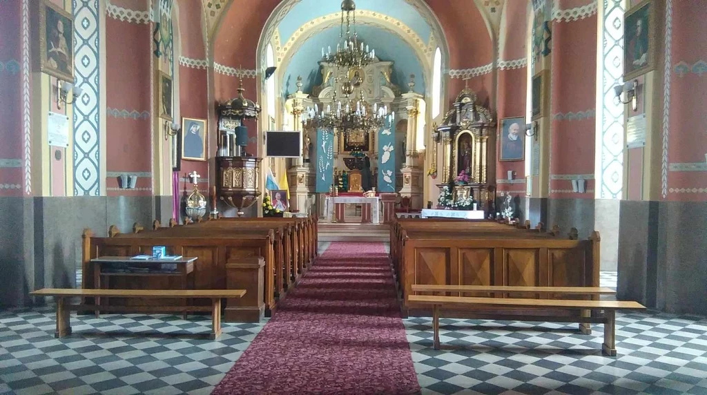 Wnętrze kościoła w Cieszanowie Wnętrze kościoła w Cieszanowie