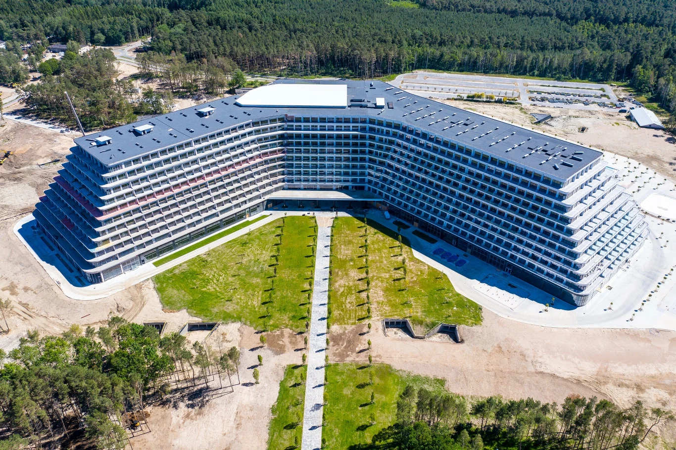 Czy baseny przy hotelu w Pobierowie to samowola budowlana?
