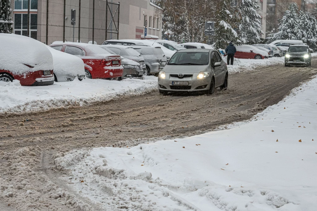 Tuż przed świętami znów poprószy śniegiem. Całkiem możliwe, że będziemy mogli cieszyć się nim również w Boże Narodzenie