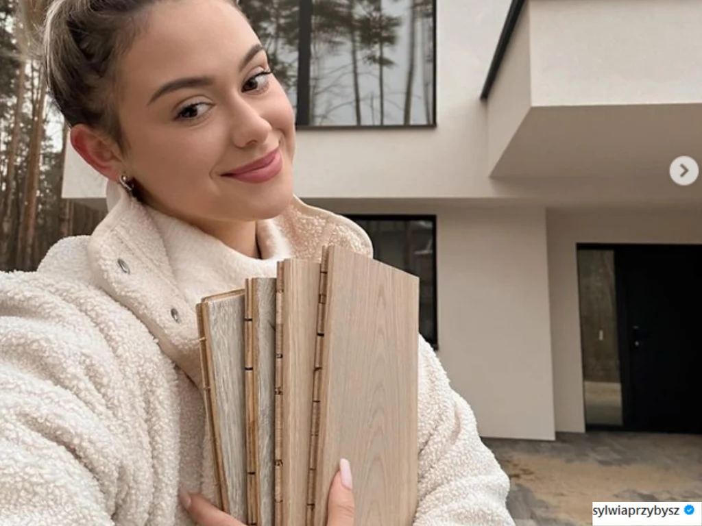 Sylwia Przybysz i Jan Dąbrowski pochwalili się luksusowym domem. Widok kuchni zapiera dech